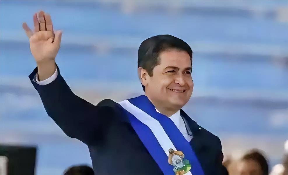 真是让人笑掉大牙，洪都拉斯那位即将上任的总统阿斯富拉，还没正式坐进总统府，就开始