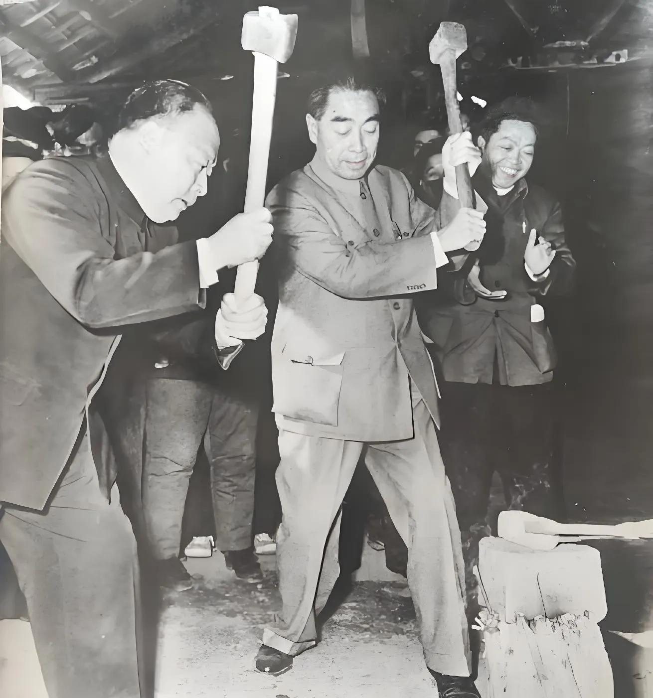 巴金先生说，十年文革期间，一个运动接一个运动，把一个“怕”字深深地刻印在我的心上