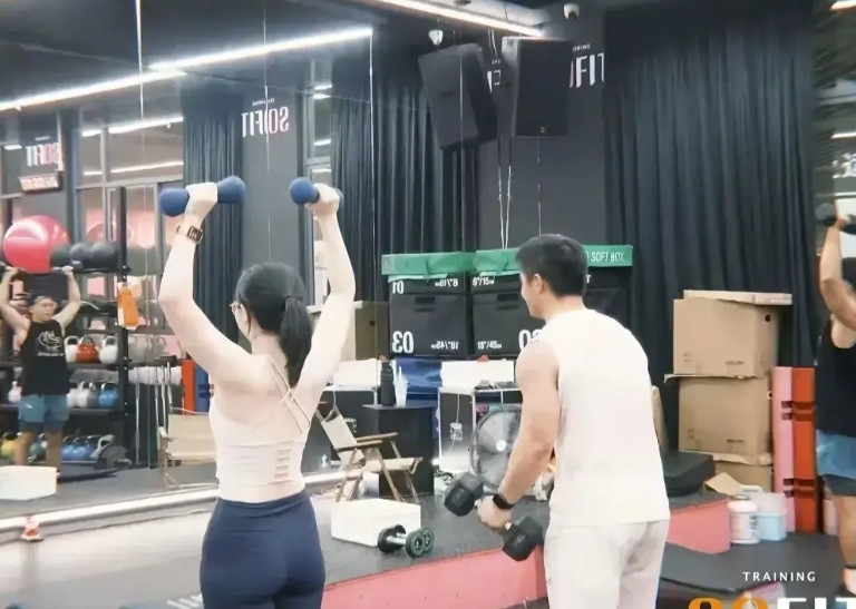 谁能想到啊？老公举报出轨的妻子，二人不仅是夫妻，更是自少年时期的同学啊！二人