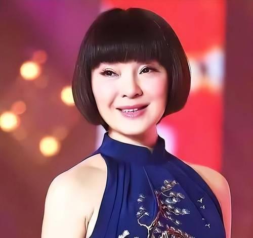 歌手陈红前夫李军近日再度控诉，称离婚后被陈红通过伪造文件、非法控制公司等手段掏空