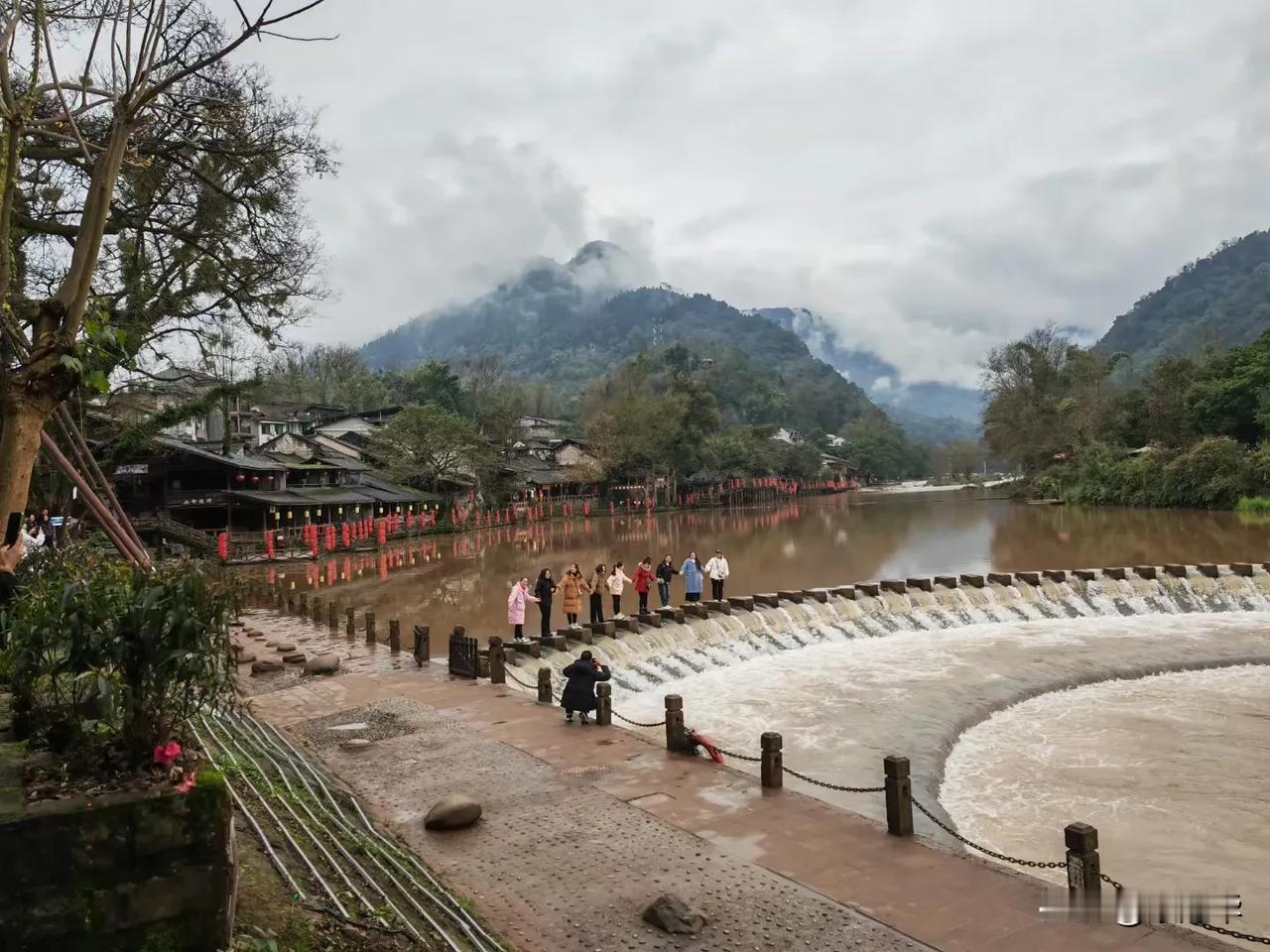 早晨从眉山出发，晚上到绵阳入驻澳威尔酒店。