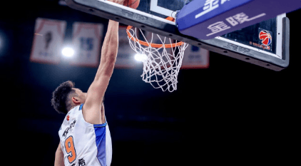 新疆男篮社媒晒照回顾比赛: 球队70-80不敌上海男篮