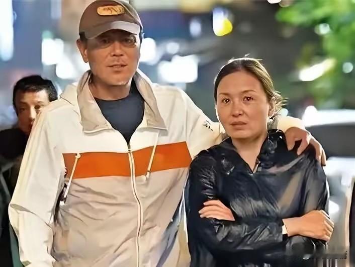 半辈子沾花惹草、见异思迁，头发花白以后终于安定了下来。已过古稀之年的刘德凯，