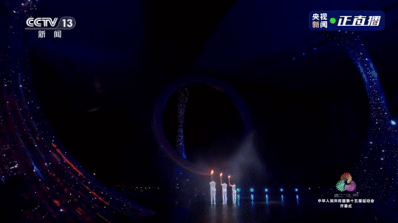 全运会全运会主火炬点燃内场火炬手：第一棒：马琳、陈若琳第二棒：黄金宝、方文