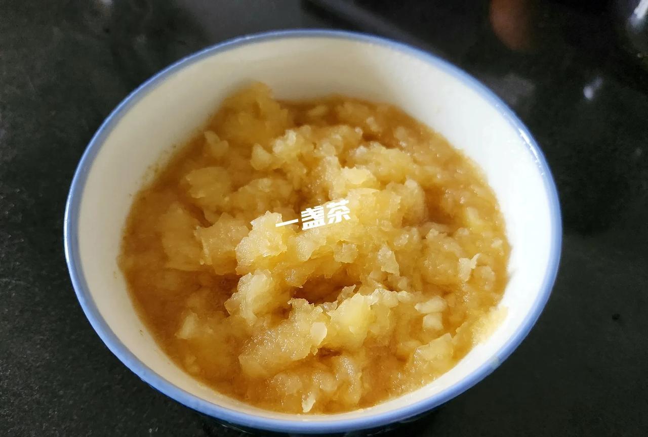 有网友建议我给老头蒸苹果和梨吃，我试了试还真行，连续蒸了两天他吃的还挺香。前几