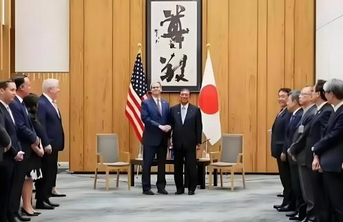 日本接待美国和中国，同一个地方，但是一个安排的是椅子，一个安排的是沙发，有什么说