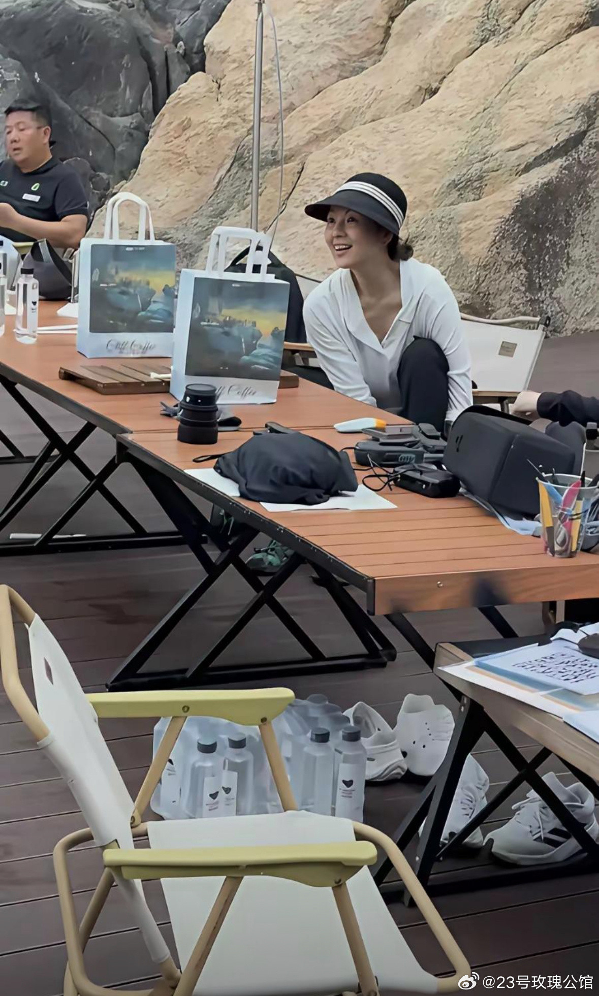 章子怡被路人拍到了近照，纯素颜出镜，你觉得状态咋样