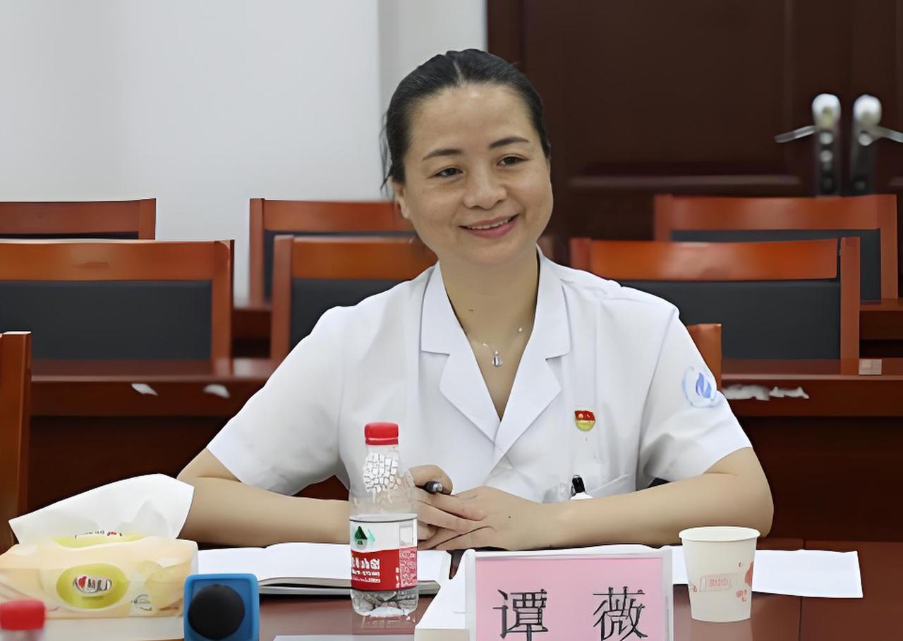 贵州省遵义市第一人民医院的谭副院长是眼科专家，之前带家人去找她看过白内障，感觉是