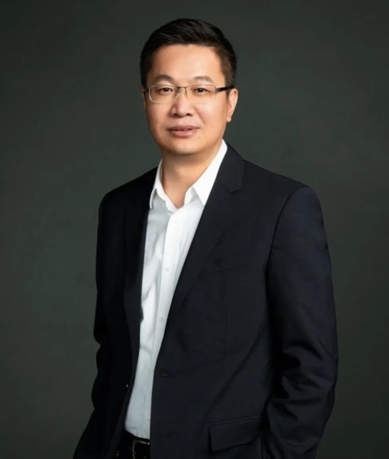 就算是卢伟冰重新操盘红米，都没有王腾做得那么好。王腾说，我没有违法，没有收钱没有
