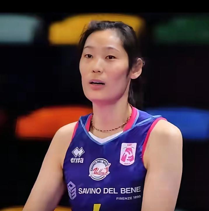 为啥不征召朱婷，1-3，中国女排爆冷不敌法国女排，创造两大耻辱纪录。首次止步世
