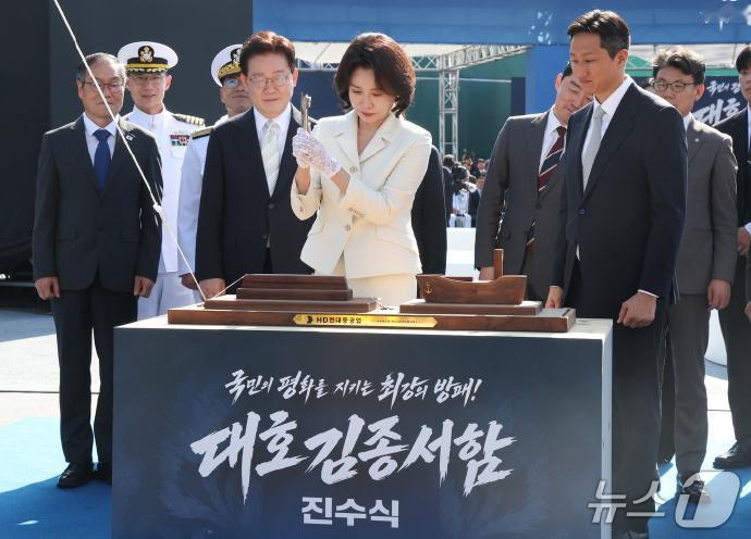 今天又被韩国第一夫人金惠景美到了！9月30日，韩国总统李在明携带夫人金惠景出席