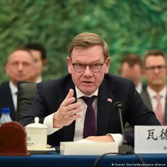 德国外长瓦德富尔本周访华，周一与王毅等中国高层官员会面。中国外交部官网除了周一发