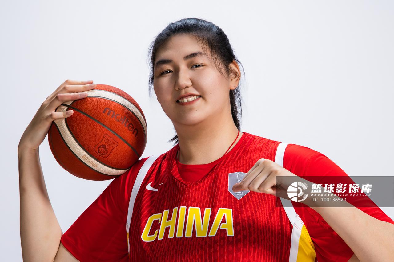 中国女篮亚洲杯十二人名单终于确定👇她们分别是：韩旭、张子宇、杨力维、李