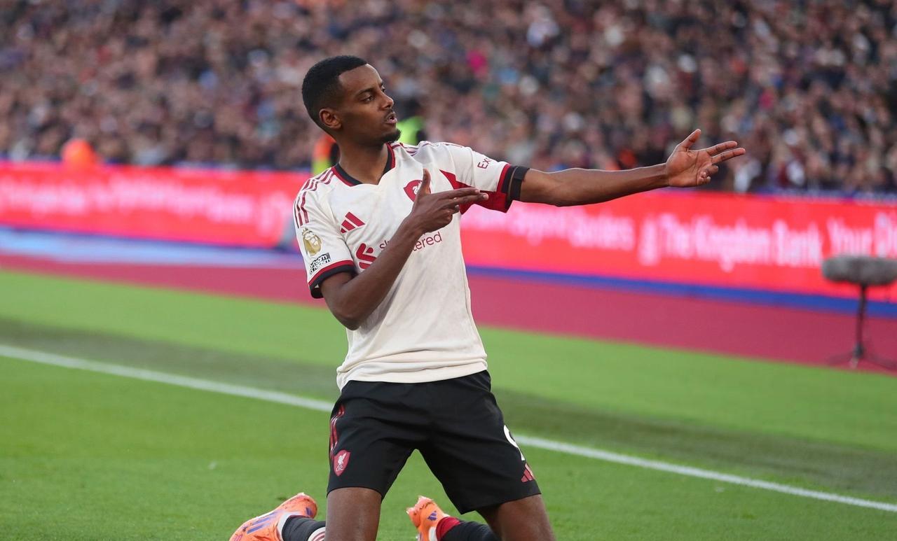 伊萨克终于进球了，利物浦也拿到了久违的3分，希望能重回正轨。怎么说呢，利物浦的