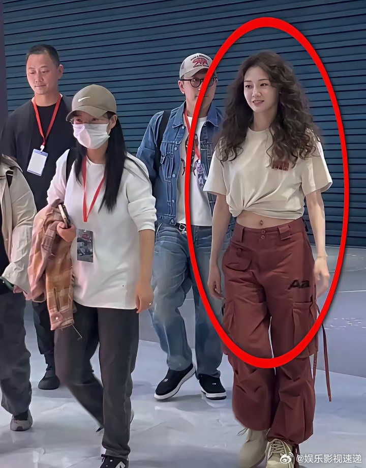 十年跑男，郑恺就请过三次假。一次，苗苗生老大。一次，苗苗生老二。最近一次，苗苗生