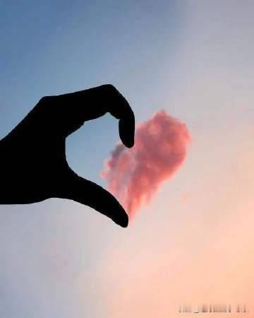 谈恋爱要跟有少年气的人谈这还是看这个人喜不喜欢对方了。如果喜欢对方的话，那么