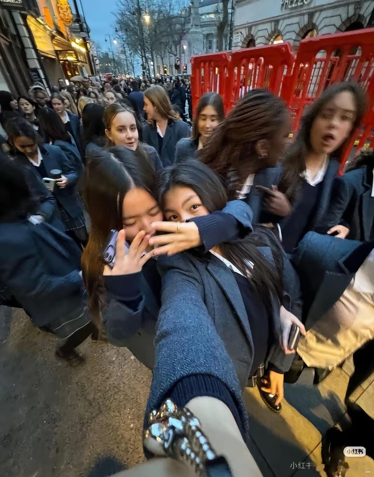 李湘曾说:我的女儿她的同学一定来自世界各地，然后她做到了。