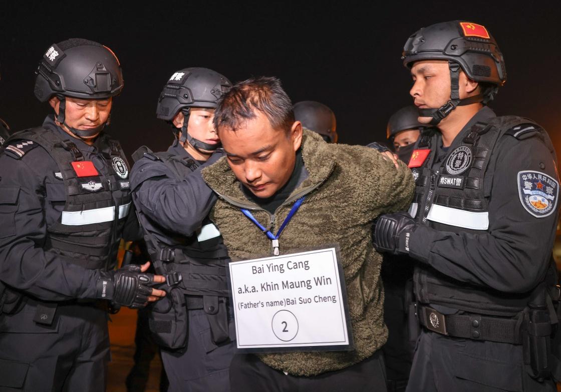 十万中国警察重兵压境中缅边境：残害我同胞，缅甸管不了，那就中国自己来管。10