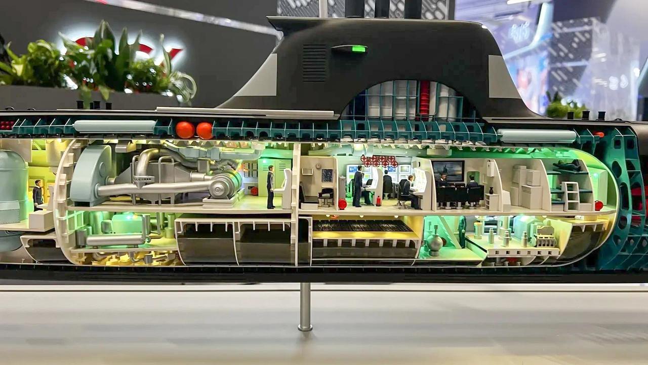 FLOT-2026，(USC)展示了由“孔雀石”设计局开发的小型沿海潜艇P-75
