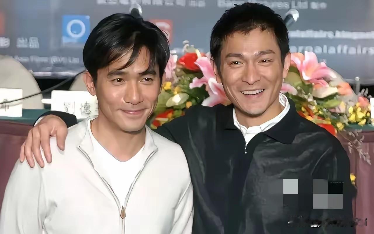 主持人问，刘德华，梁朝伟两人，你们俩谁刷抖音多？刘德华说，我认为比他多。我很少刷