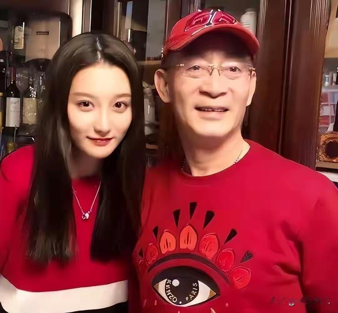 66岁千万身价的六小龄童也被34岁的女儿气哭过钱再多有什么用呢？终究当不了女