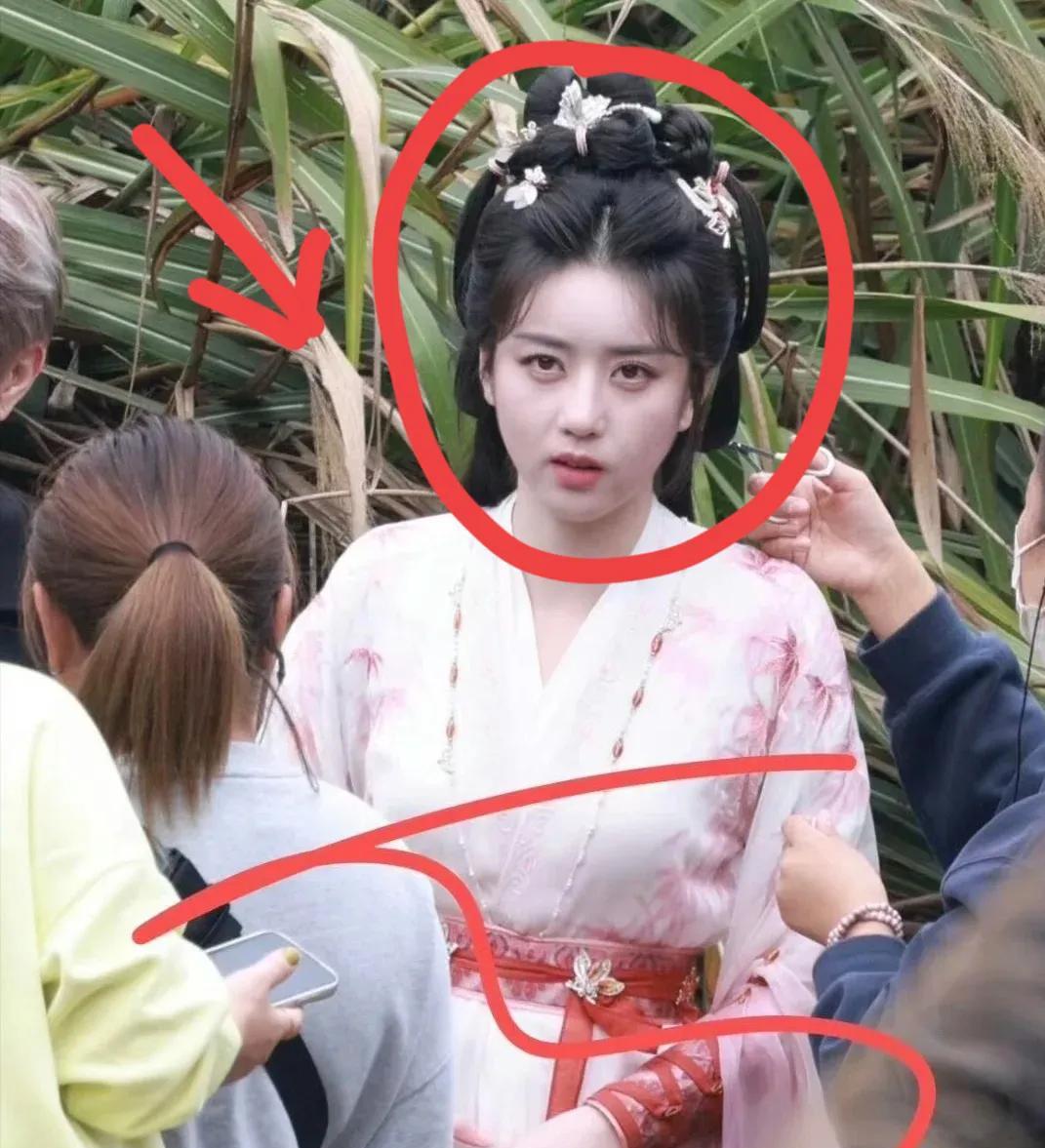 发现没有？这就是死鸭子嘴硬吗？李凯馨辱华之后坚决否认最让人生气的还不是这个点