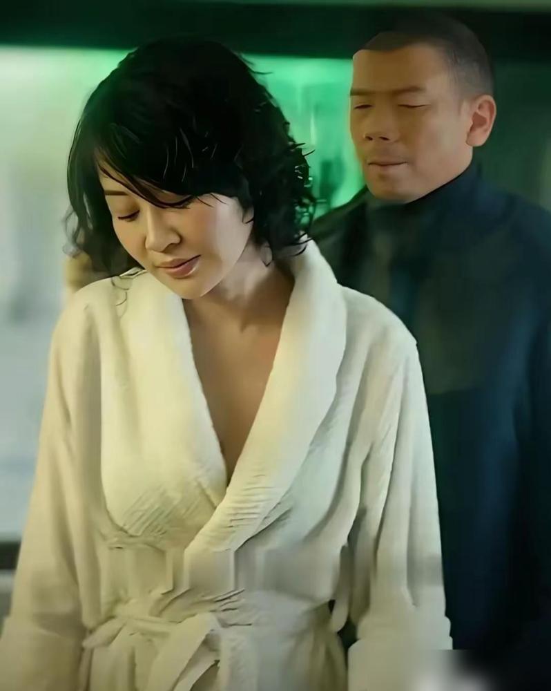 全网等着看她公主病的笑话，许晴扭头钻进《老炮儿》剧组，一声没吭。真人秀里，她