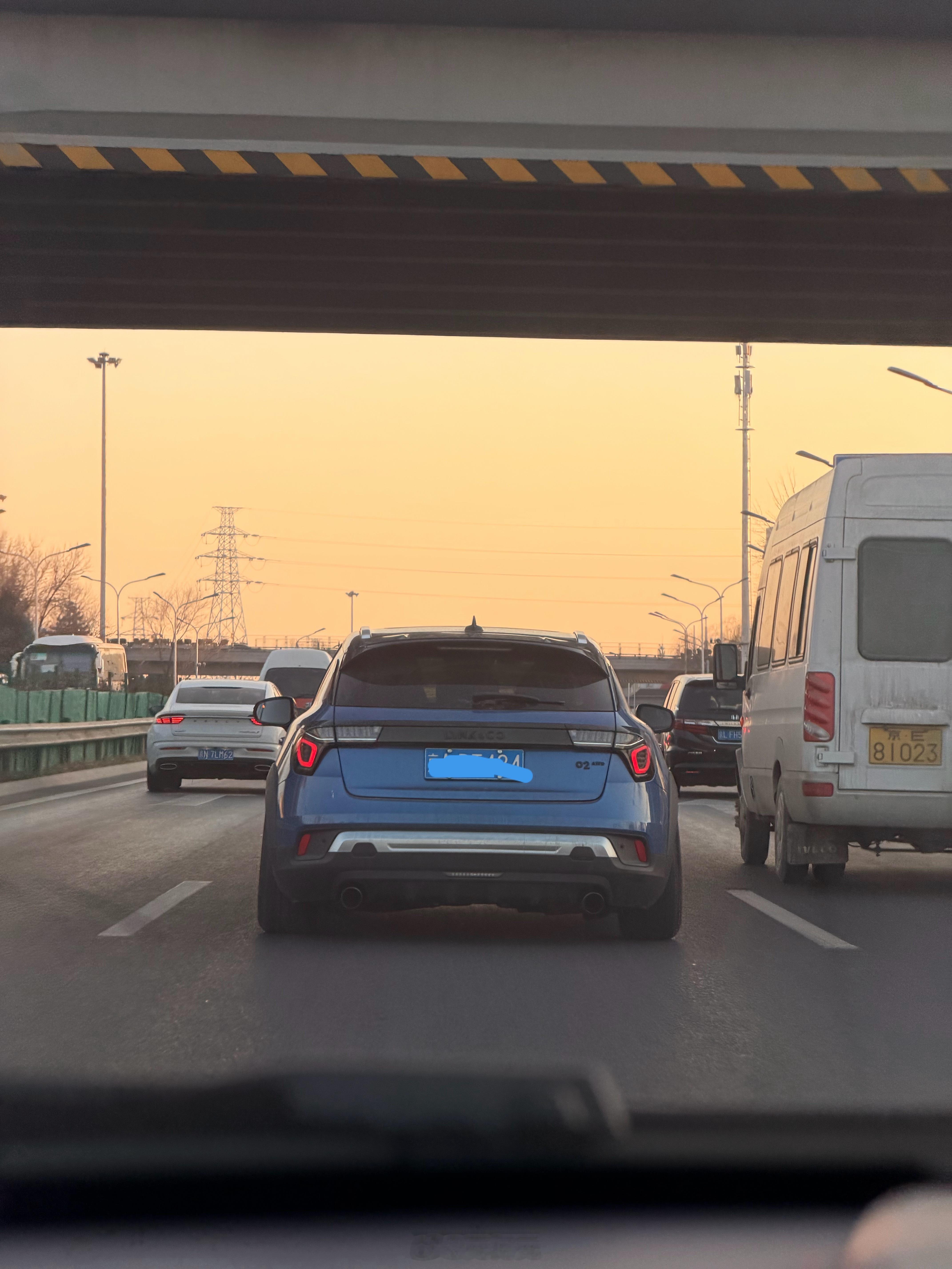 好姿态！领克02真是好坯子，可惜啊～