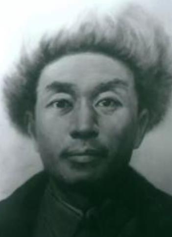 1942年，赵尚志牺牲后，一汉奸在验尸时，用脚踢了踢赵尚志的脑袋。谁料，旁边叛变