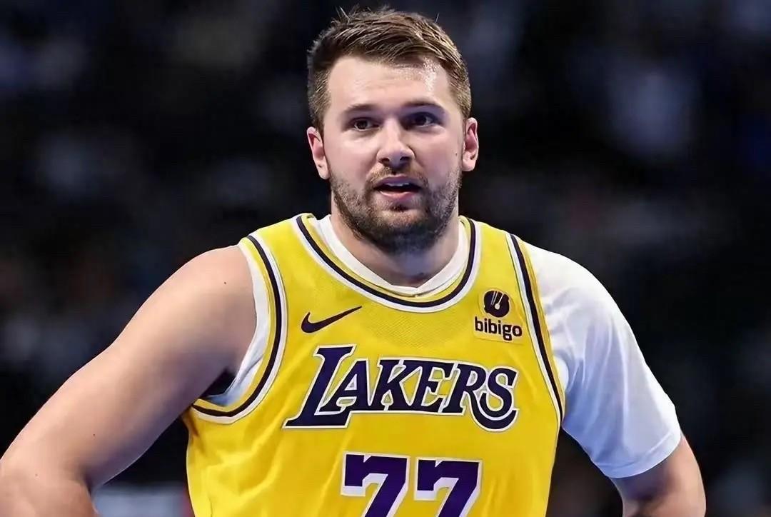 重磅！湖人成功锁定未来核心，东契奇续约引爆NBA！就在今天，联盟传来震撼消息，