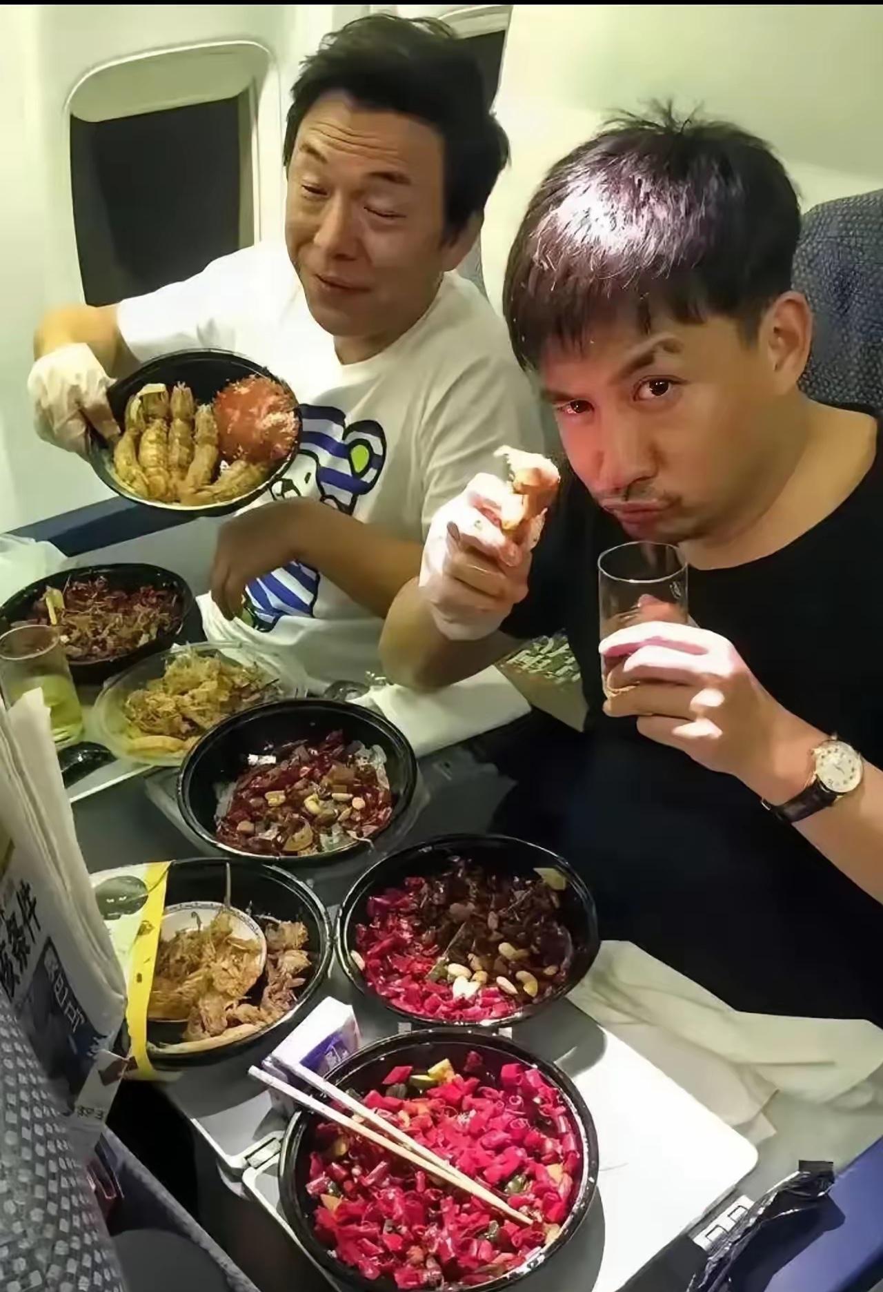 黄渤吃的是什么菜啊！看上去都是辣椒多
