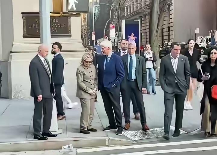 精修图和原图，终究是有区别的，克林顿和希拉里也不例外！毕竟都是80岁的人了，颜