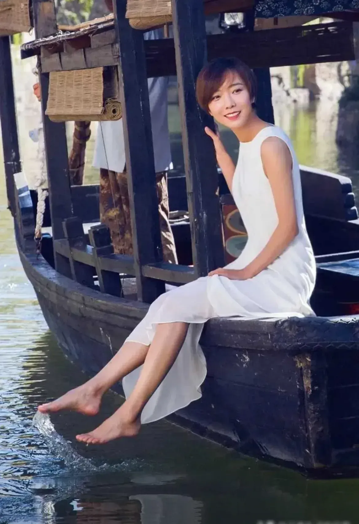 王珞丹拨水，那感觉真是太好了。