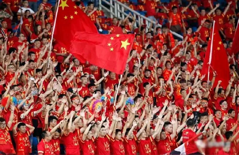 名记马德兴：中超球队别忙着内卷，要以亚冠为重！马德兴分析了现在中超形势，表示职