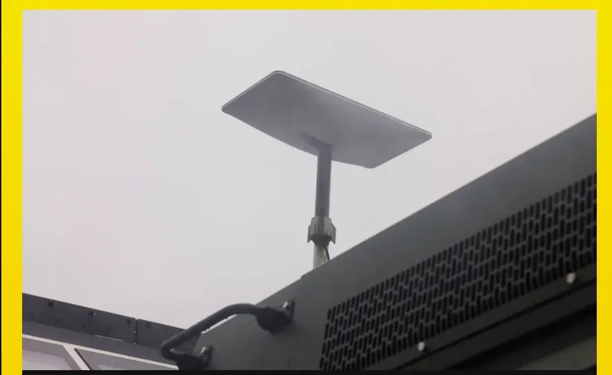 据彭博社消息，伊朗人可以免费使用星链了。​​​有网友评论说：​1，也想免