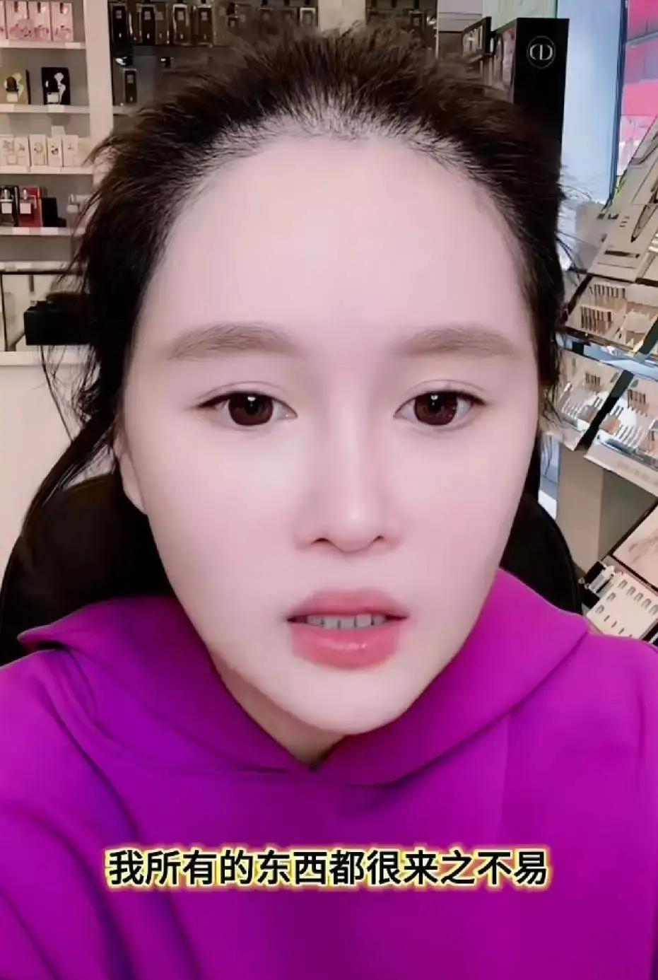 球球昨晚开直播，直接回应被拿去和“狠人”比。她说自己跟哥哥就是俩普通孩子，没网