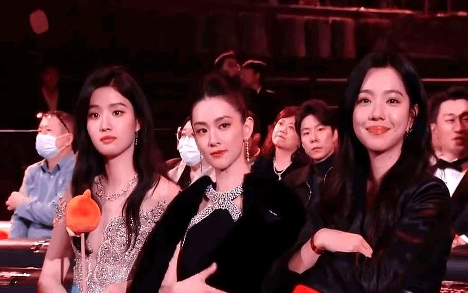 只要有陈昊宇在的镜头里，没有任何一个女明星能够美过她。话说这种长相应该就是传说