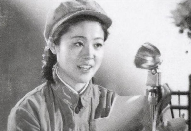 1979年我国女翻译刘禄曾前往美国进行访问，无意间她发现一个美国男人一直盯着自己