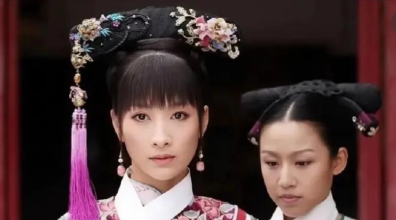 重温《甄嬛传》里的安陵容，真不是一般难相处，好些细节扒开看，全是拧巴的小心思。
