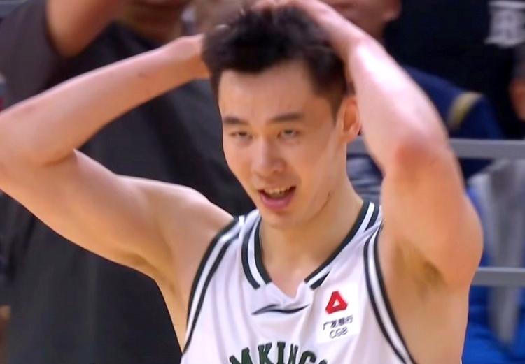 打全华班四川，郭昊文得分个位数，还进国家队不？同曦队的郭昊文在首场比赛砍下4