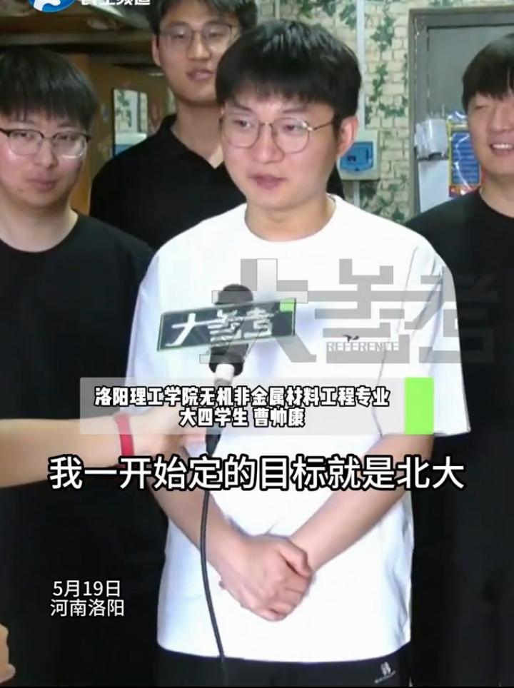 大学宿舍群就像被施了沉默咒，大多都安静得像一潭死水，可有个男生宿舍却像被扔进了一