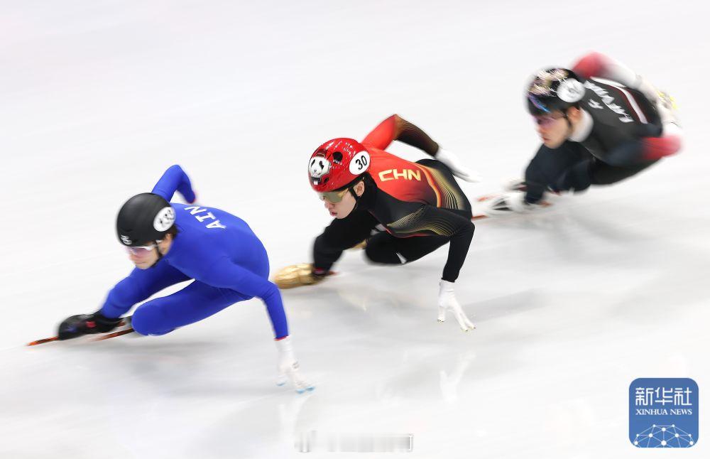 林孝埈晋级时带着熊猫头盔小熊猫来喽！🐼