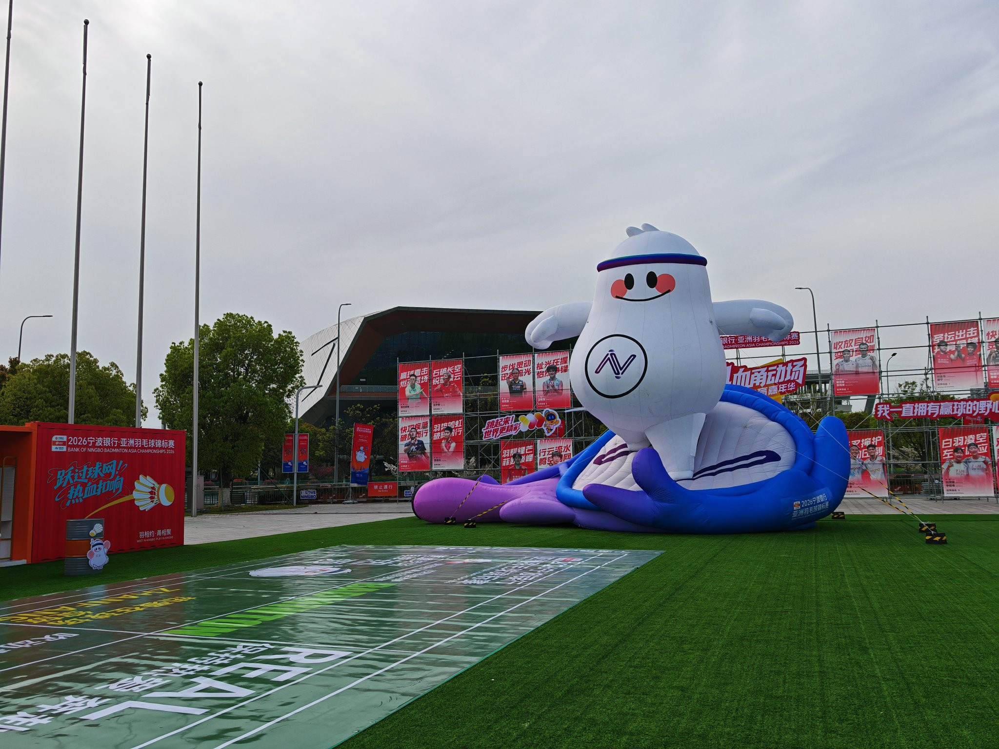 亚锦赛现场已经准备好啦！小伙伴们准备去看吗中国羽毛球队2026年羽毛球亚锦赛