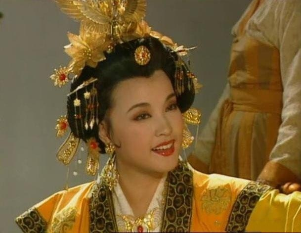 692年，武则天在朝堂上，笑眯眯地说：张德，听说你生了儿子，恭喜你。张德高兴地连
