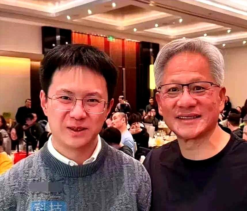 一夜暴涨3190亿美元的，是英伟达。黄仁勋在台上宣布英伟达要用宇树的机器人身体
