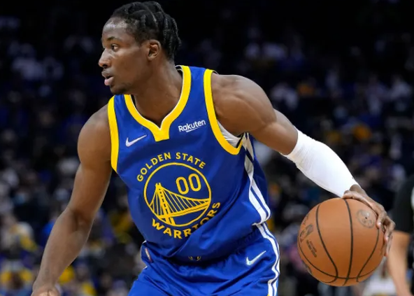 据报道，乔纳森-库明加已不可能在交易截止日前加盟国王。勇士只有在交易中包含基