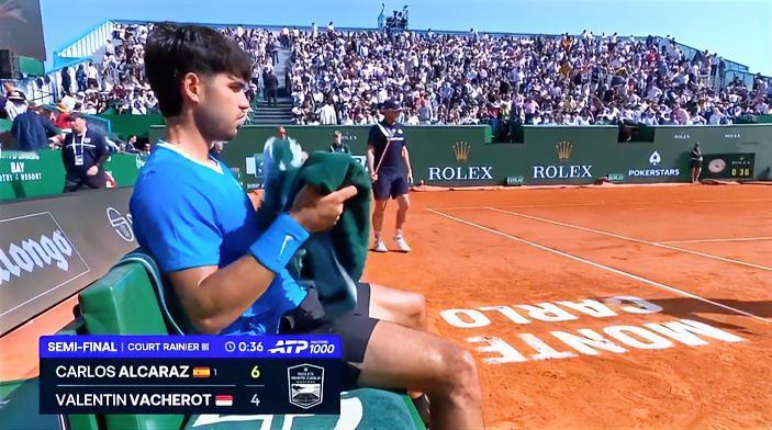 36分钟！！阿尔卡拉斯6-4拿下首盘！！在正在进行的蒙特卡洛男单第二场半决赛