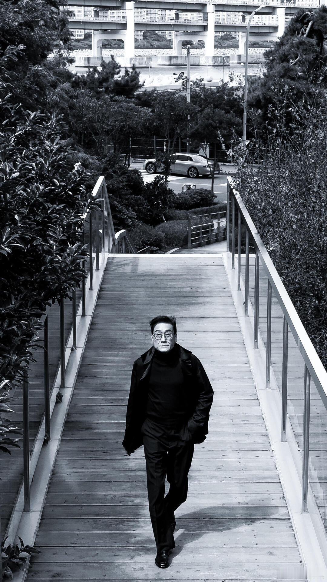 梁家辉从年轻到老都很有气质​​​