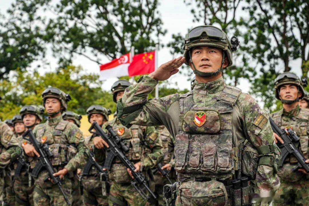 中新演习结束！此次演练，中新混编分队充分发挥有人无人协同作战效能，利用侦察机器狗