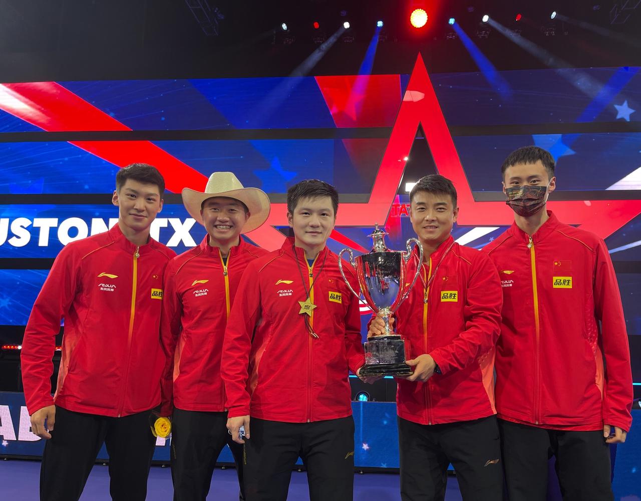 国乒5位帅哥同框：我认出了丰神隽逸的''超级全满贯''得主樊振东，阳光俊朗、